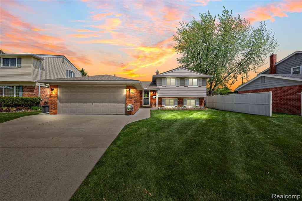 Homes For Sale - 31602 Madison Avenue <br/> Oakland County, Madison Heights, MI 48071