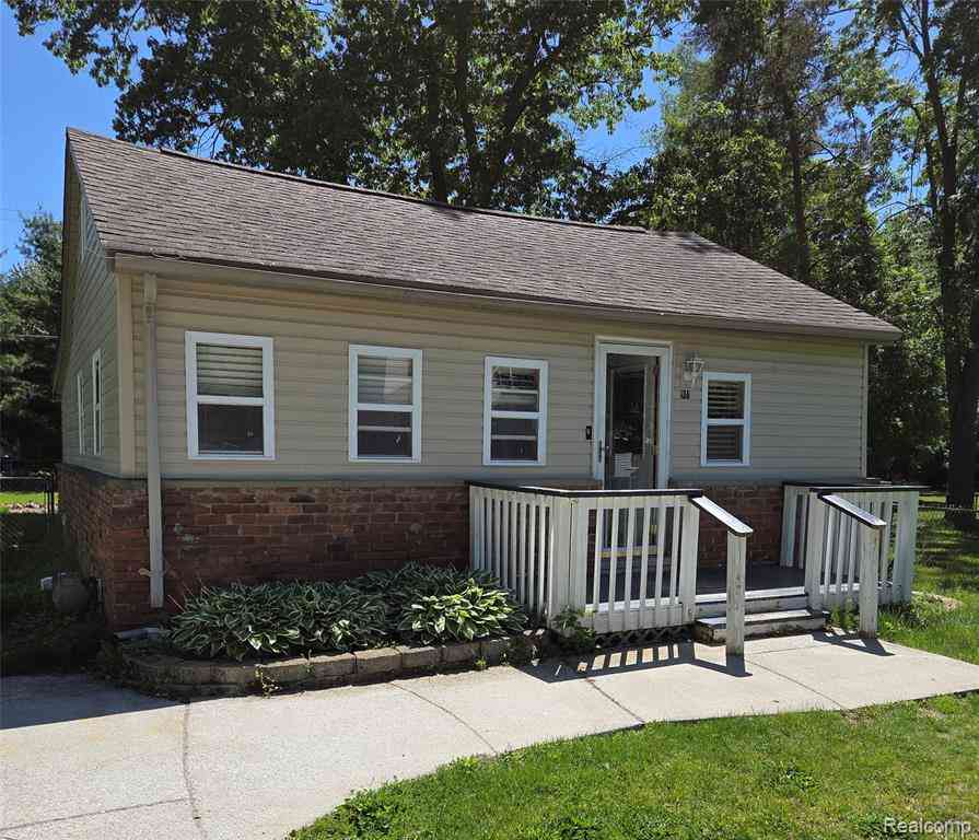 Homes For Sale - 941 Burlingham Street <br/> Oxford, MI 48371