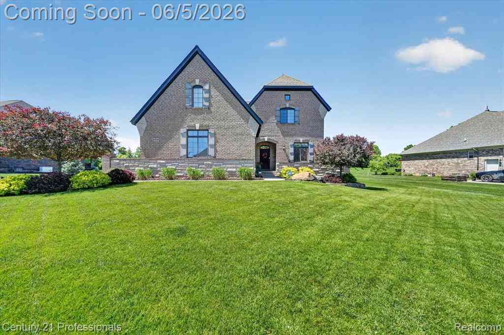 Homes For Sale - 2212 Heidi Drive <br/> Oxford, MI 48370