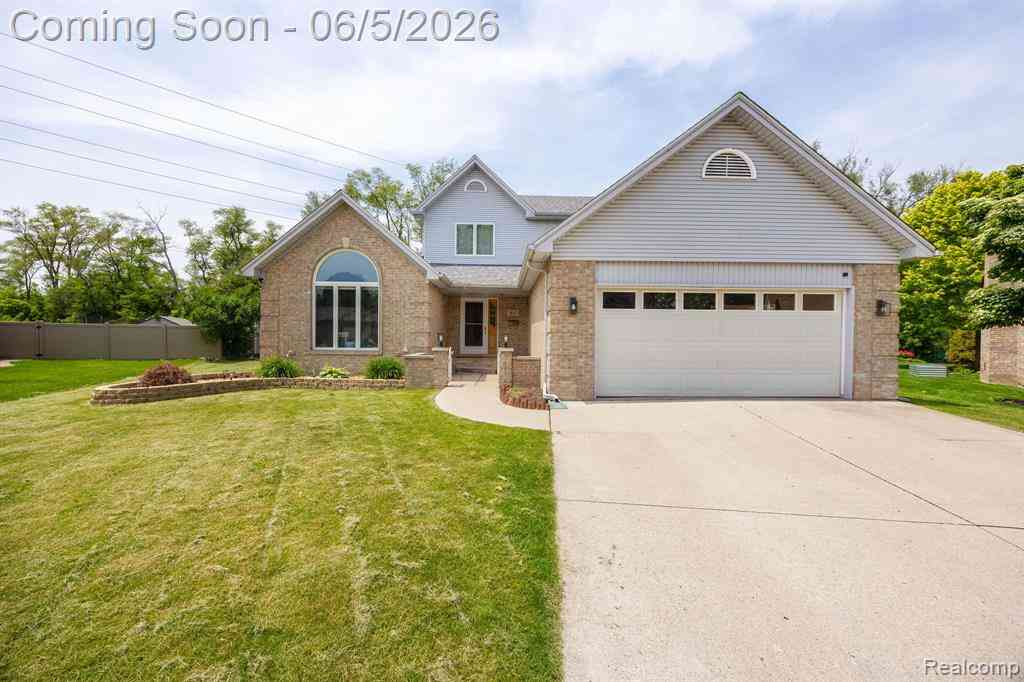 Homes For Sale - 932 River Court <br/> Wayne County, Wyandotte, MI 48192