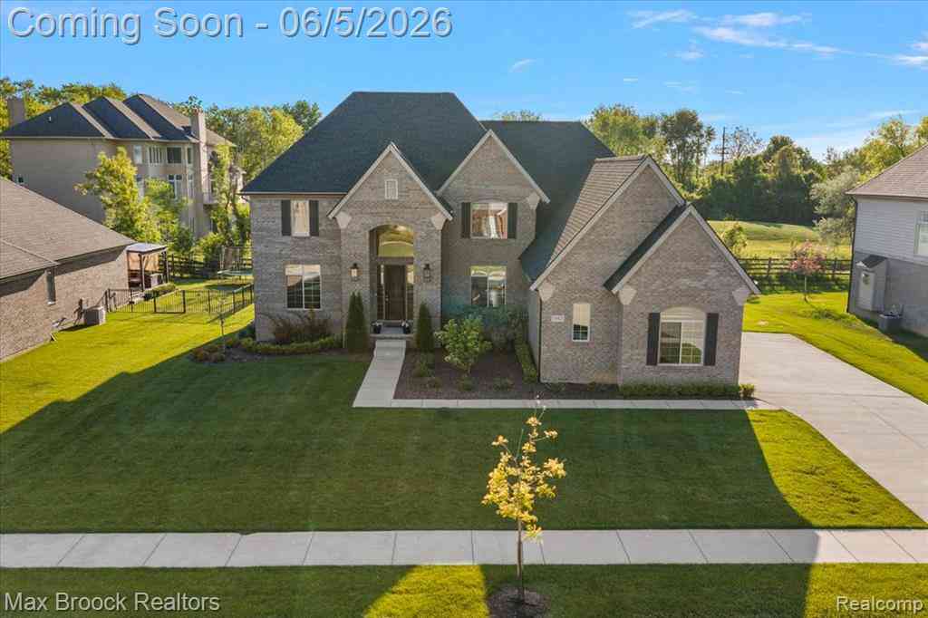 Homes For Sale - 1942 Nottingham Drive <br/> Rochester, MI 48307