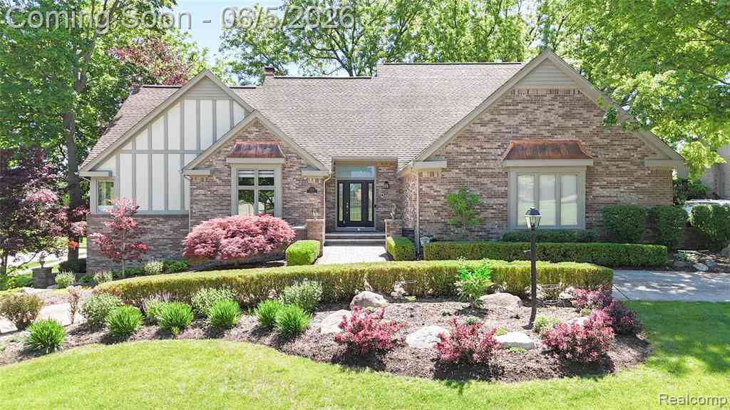 Homes For Sale - 6514 Shagbark Drive <br/> Troy, MI 48098