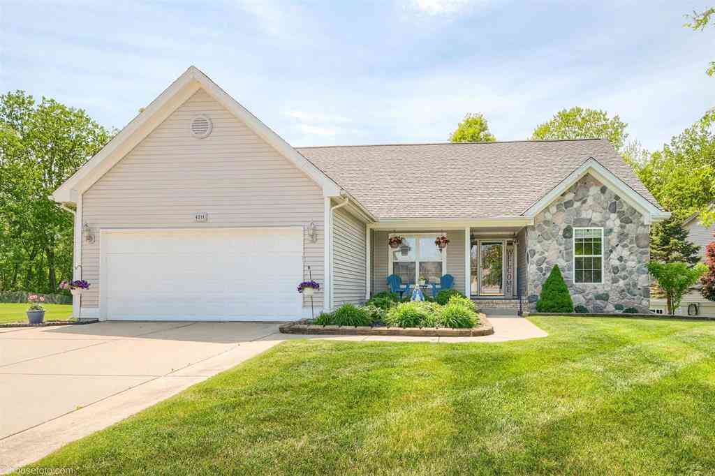 Homes For Sale - 4211 Maplewood Meadows Avenue Avenue <br/> Grand Blanc, MI 48439