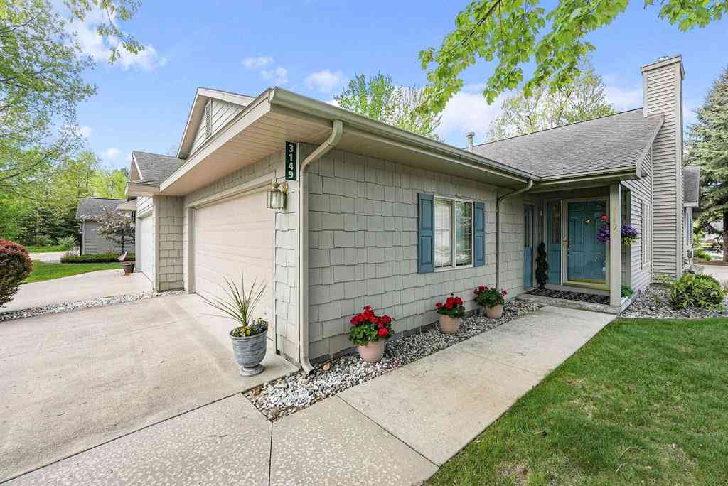 Condo For Sale - 3149 Aspen Bluff <br/> Traverse City, MI 49686