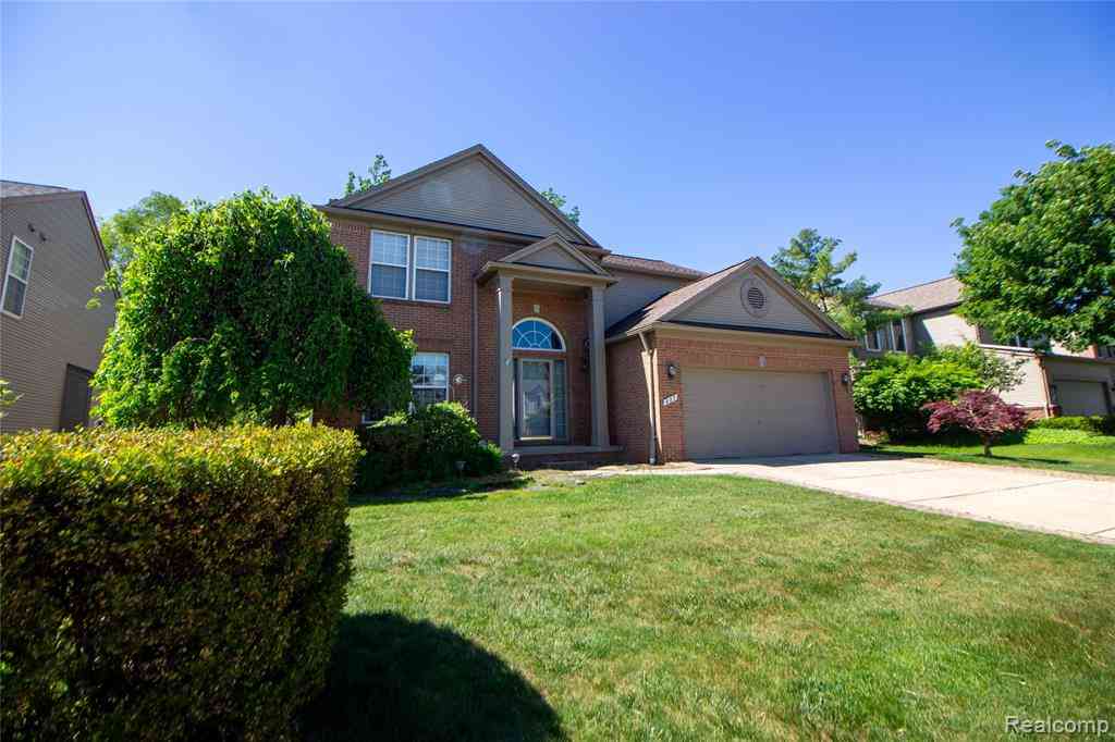 Homes For Sale - 227 Biltmore Drive <br/> Troy, MI 48084