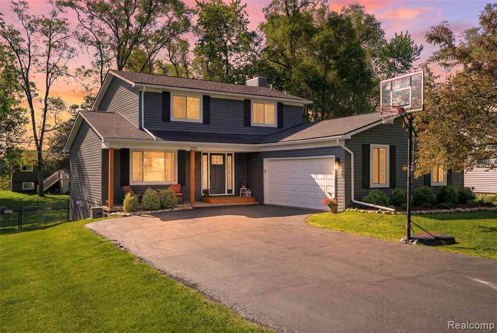 Homes For Sale - 2351 Recreation Drive <br/> West Bloomfield, MI 48324