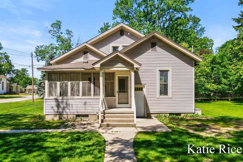 Homes For Sale - 220 E Elliott Street <br/> Whitehall, MI 49461