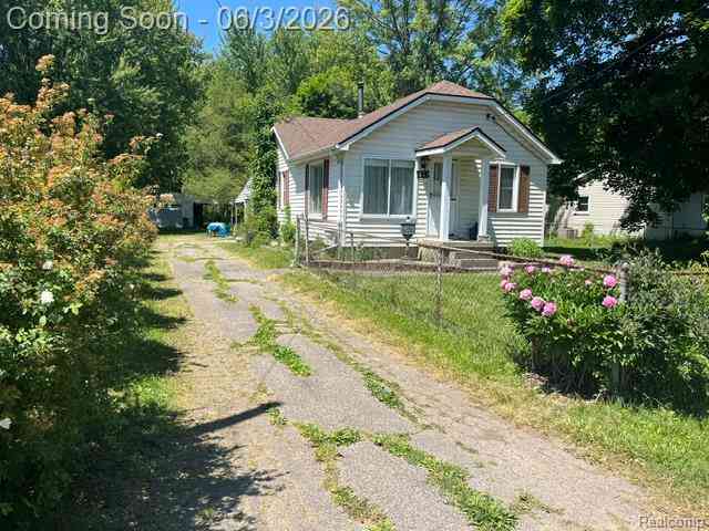 Homes For Sale - 1086 Forest Avenue <br/> Genesee County, Burton, MI 48509