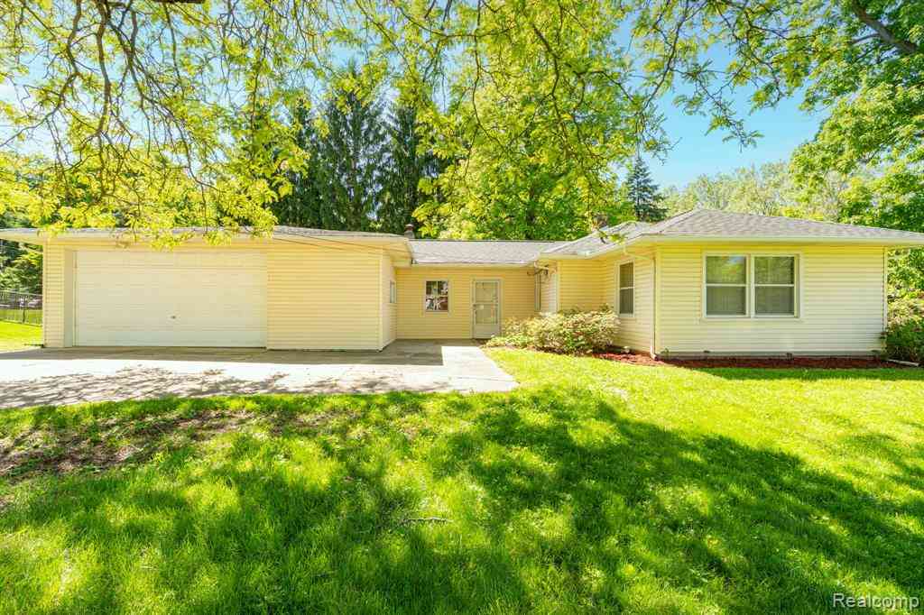 Homes For Sale - 426 Driftwood Avenue <br/> Rochester, MI 48307