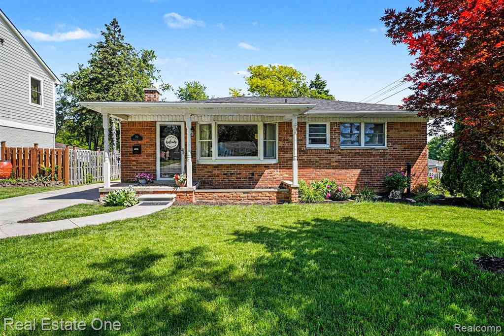 Homes For Sale - 769 Manordale Court <br/> Oakland County, Milford, MI 48381