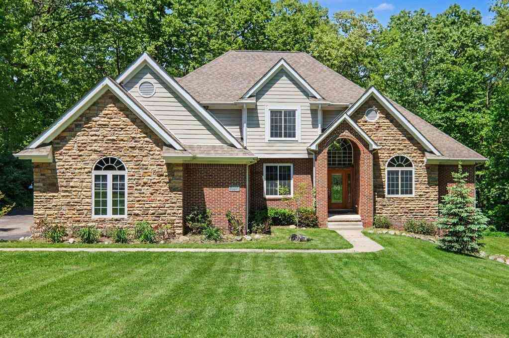 Homes For Sale - 15600 Pine Ridge Drive <br/> Oakland County, Holly, MI 48442