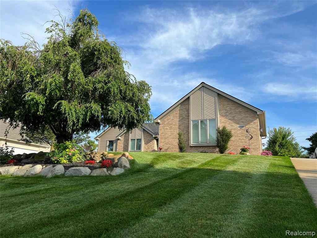 Homes For Sale - 9095 Rotondo Drive <br/> Howell, MI 48855