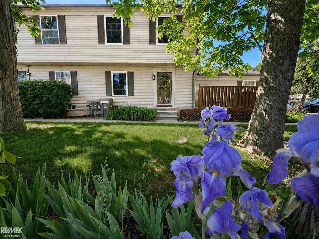 Homes For Sale - 33799 Bayview Drive <br/> Macomb County, Chesterfield, MI 48047