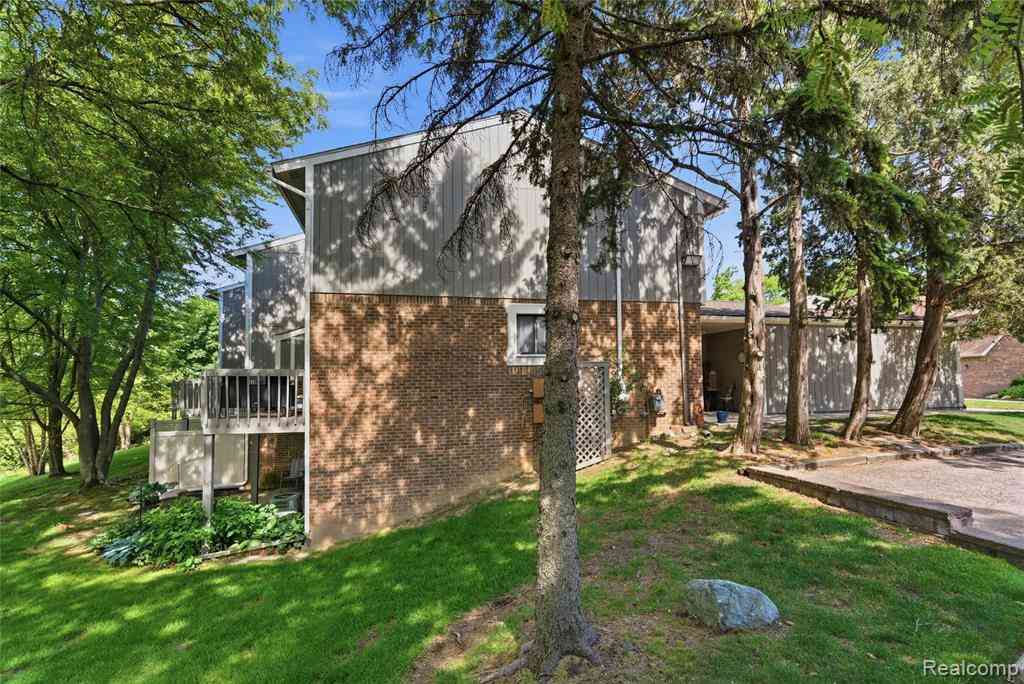 Condo For Sale - 868 Yorktown Court <br/> Northville, MI 48167