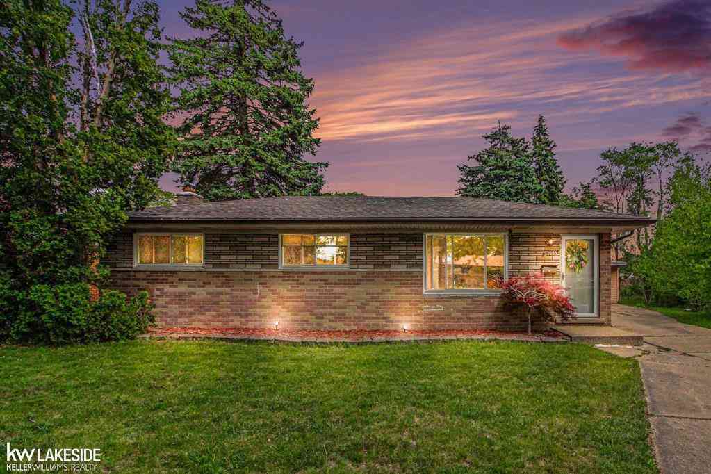 Homes For Sale - 32654 Wareham Court <br/> Warren, MI 48092