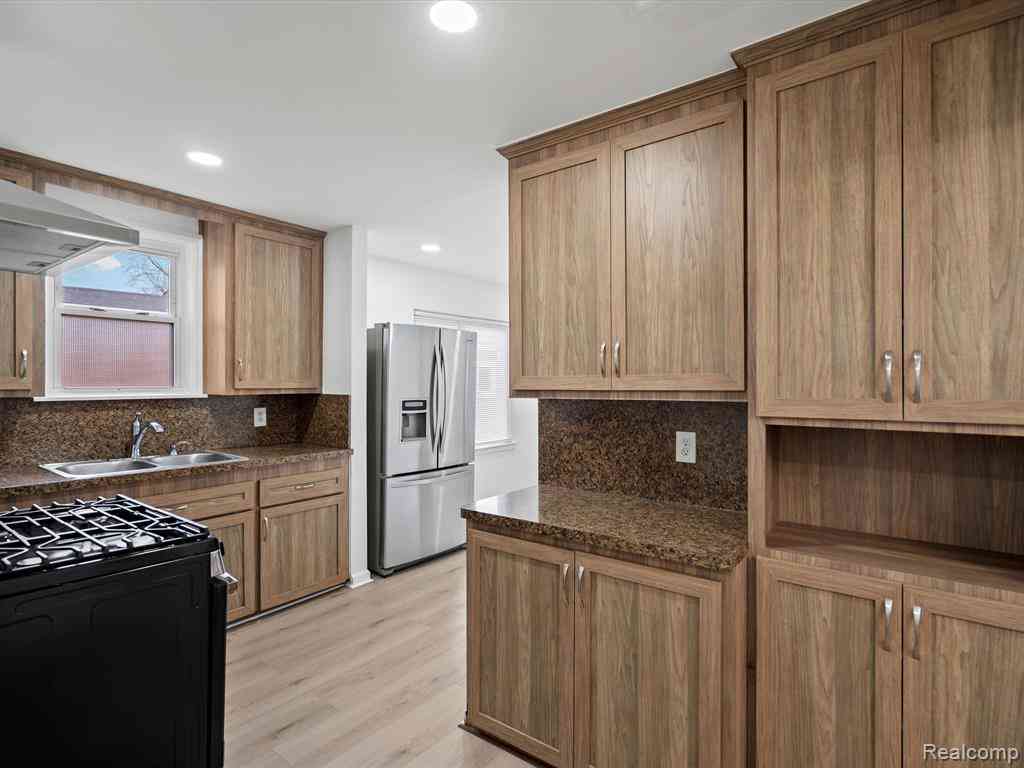 Homes For Sale - 23409 Carlisle Avenue <br/> Hazel Park, MI 48030