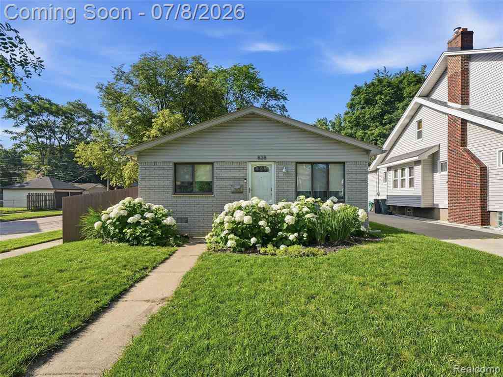 Homes For Rent - 828 E 2nd Street <br/> Oakland County, Royal Oak, MI 48067