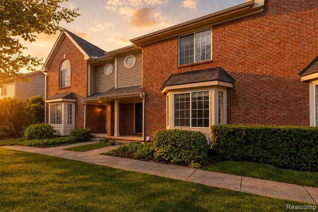 Condo For Sale - 1513 Anne Drive <br/> Royal Oak, MI 48067