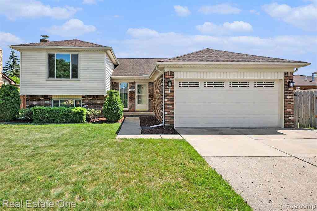 Homes For Sale - 13732 Brunswick Drive <br/> Sterling Heights, MI 48312