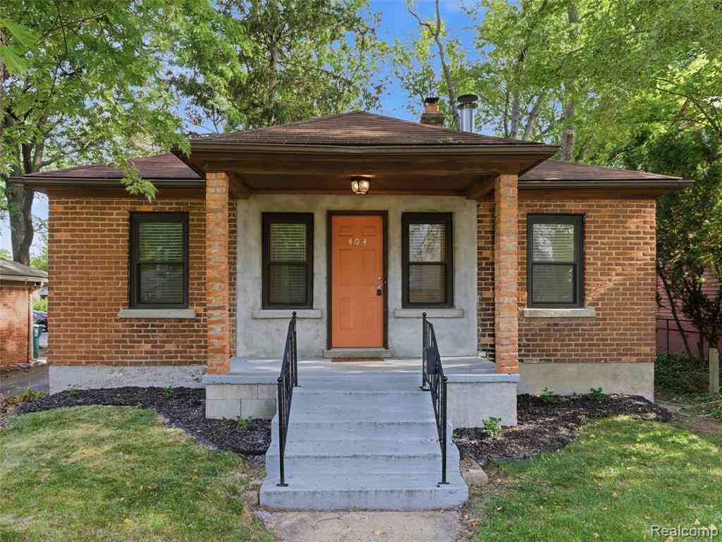 Homes For Rent - 404 La Plaza Court <br/> Royal Oak, MI 48073