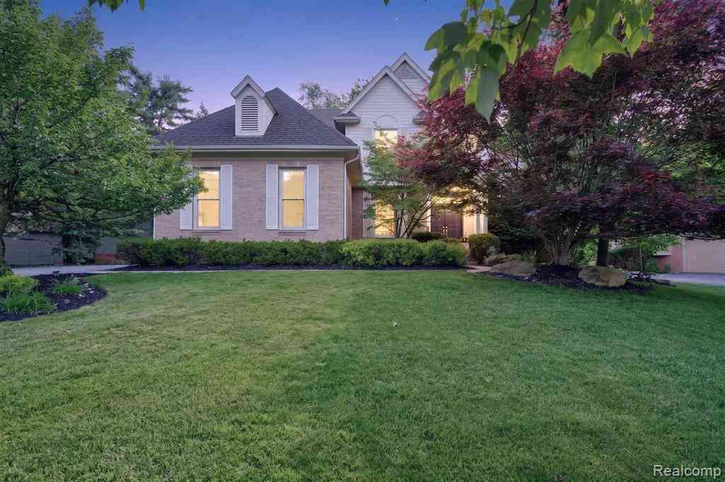 Homes For Sale - 7359 Colchester Lane <br/> West Bloomfield, MI 48322