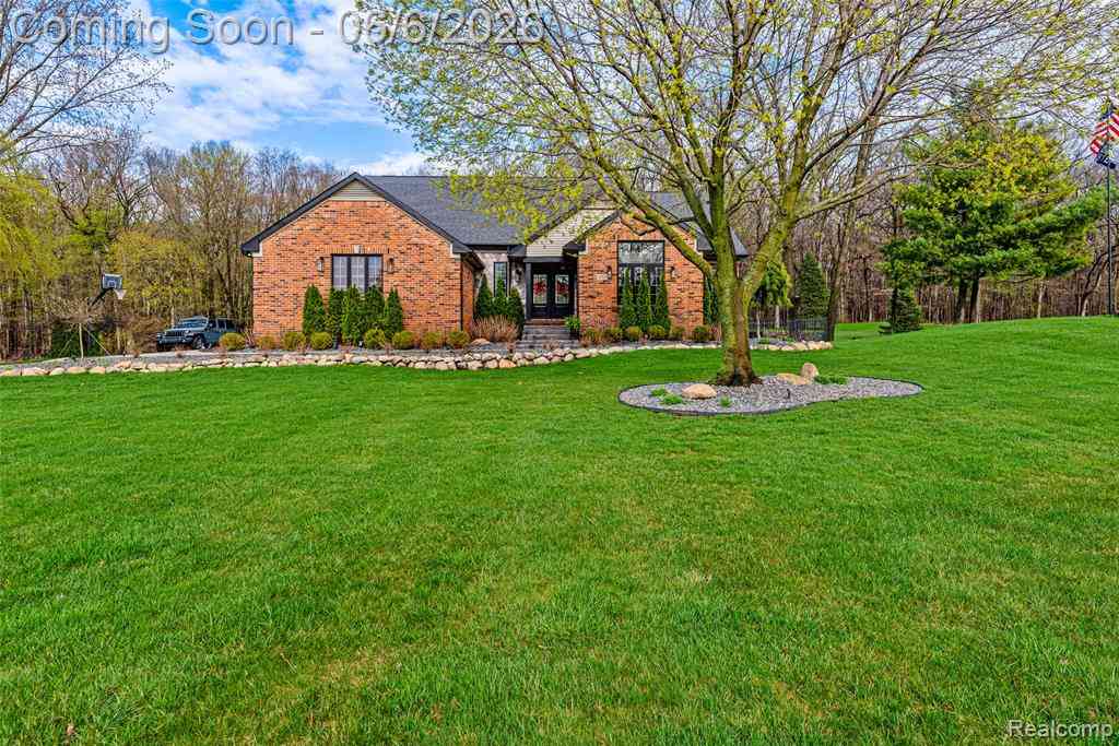 Homes For Sale - 2167 Mayfair Drive <br/> Oakland County, White Lake, MI 48383