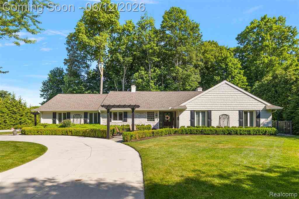 Homes For Sale - 1276 Hillside Drive <br/> Oakland County, Birmingham, MI 48009