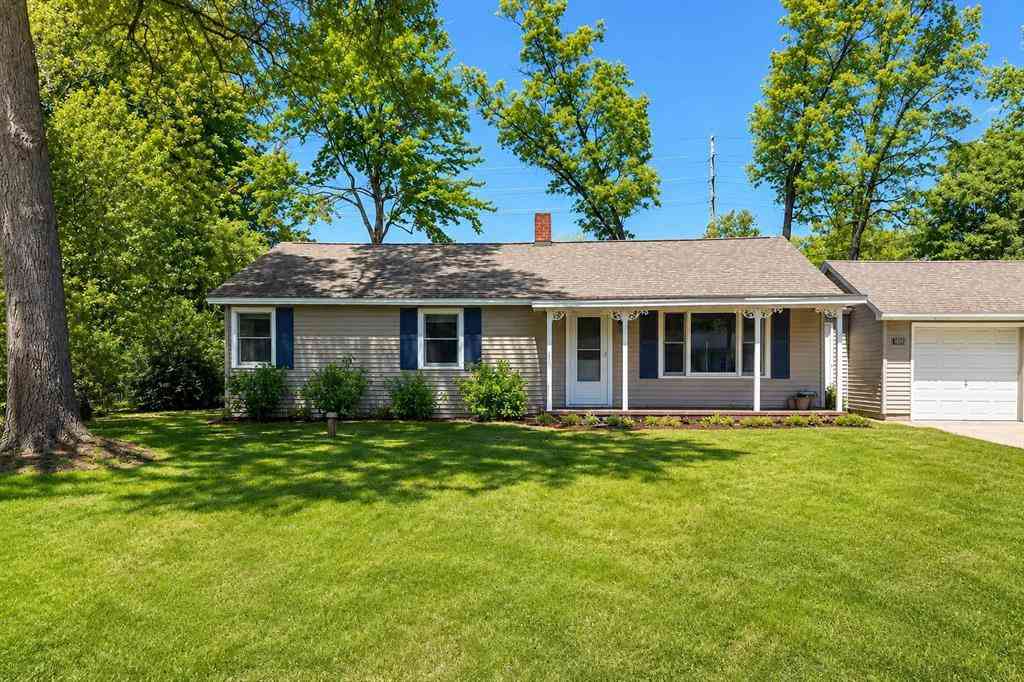 Homes For Sale - 1865 Maple Drive <br/> Traverse City, MI 49686