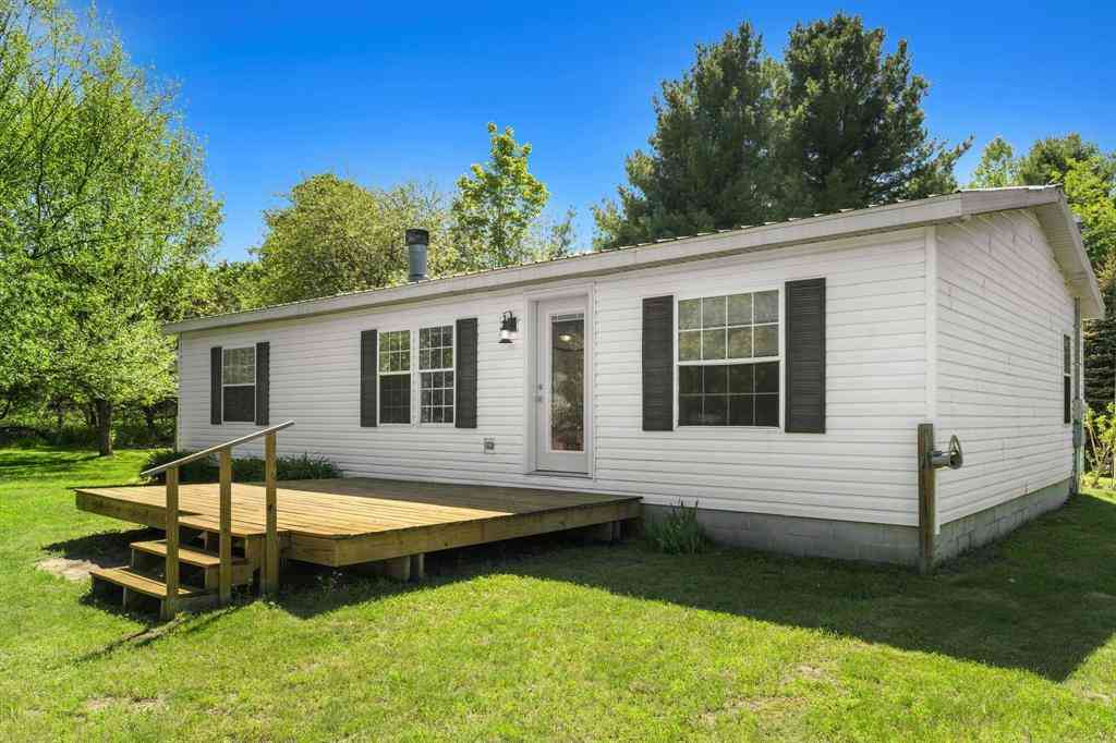 Homes For Sale - 1741 N Haze Road <br/> Beulah, MI 49617