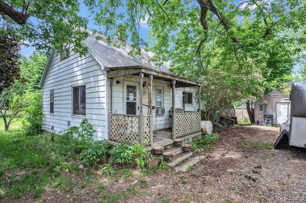 Homes For Sale - 2200 W Oregon Street <br/> Lapeer, MI 48446