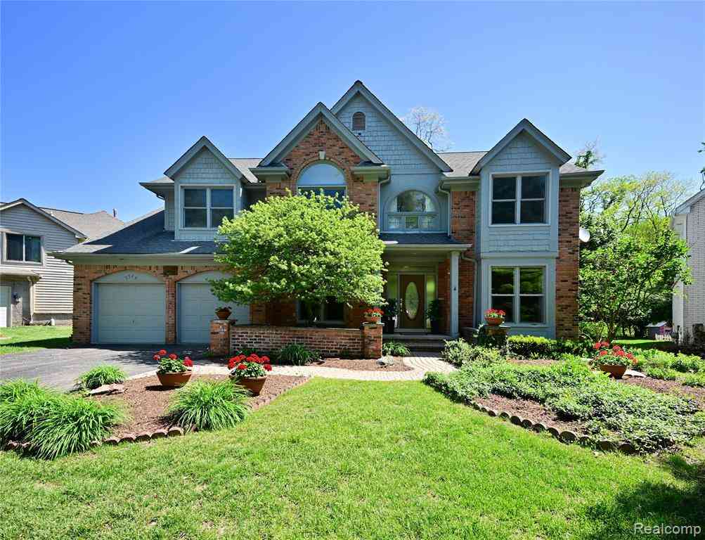 Homes For Sale - 2749 Nicole Court <br/> West Bloomfield, MI 48324