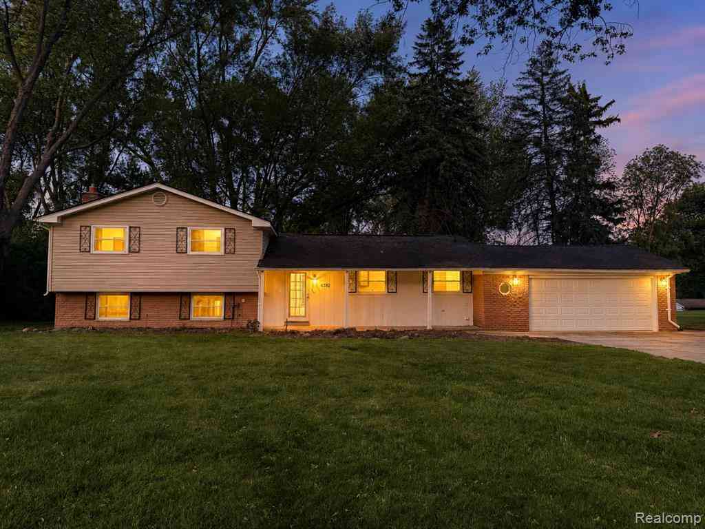 Homes For Rent - 6382 Houghten Drive <br/> Troy, MI 48098