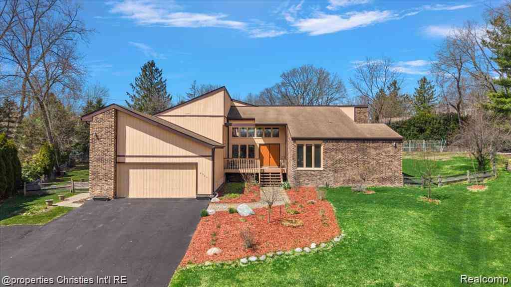 Homes For Sale - 4566 Walden Drive <br/> Bloomfield Hills, MI 48301