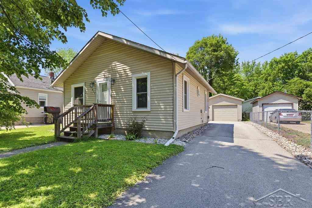 Homes For Sale - 914 W Collins Street <br/> Midland, MI 48640