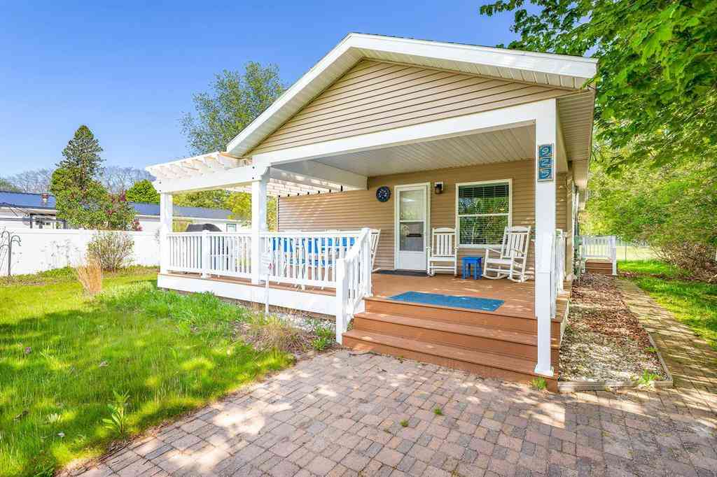 Homes For Sale - 925 Hall Avenue <br/> Frankfort, MI 49635