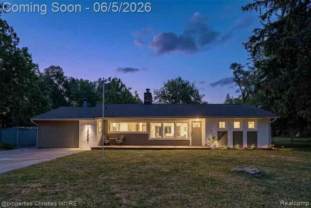 Homes For Sale - 23456 Lee Baker Drive <br/> Southfield, MI 48075