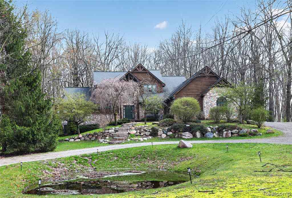Homes For Sale - 1960 Eastons Trail <br/> Highland, MI 48357