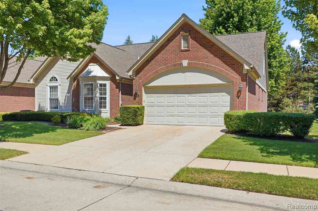 Condo For Rent - 4421 Honeysuckle Drive <br/> Sterling Heights, MI 48314