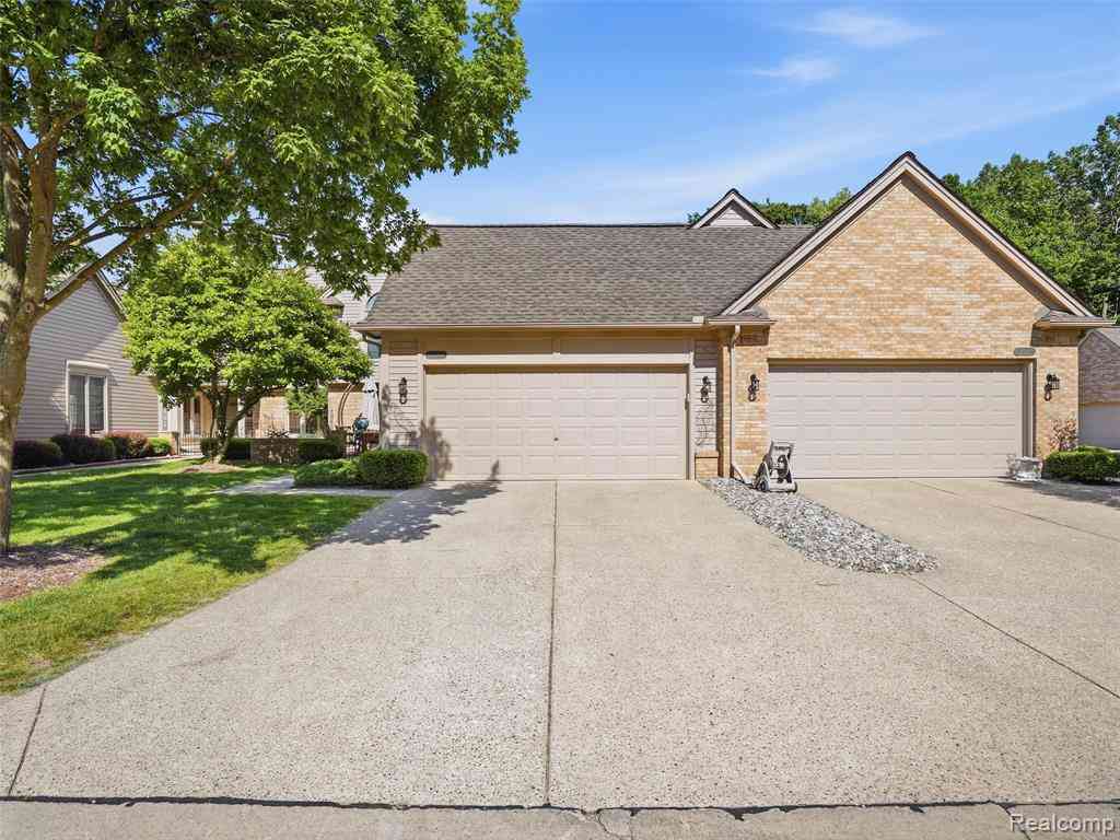 Condo For Sale - 52088 Southview Ridge <br/> Macomb, MI 48042