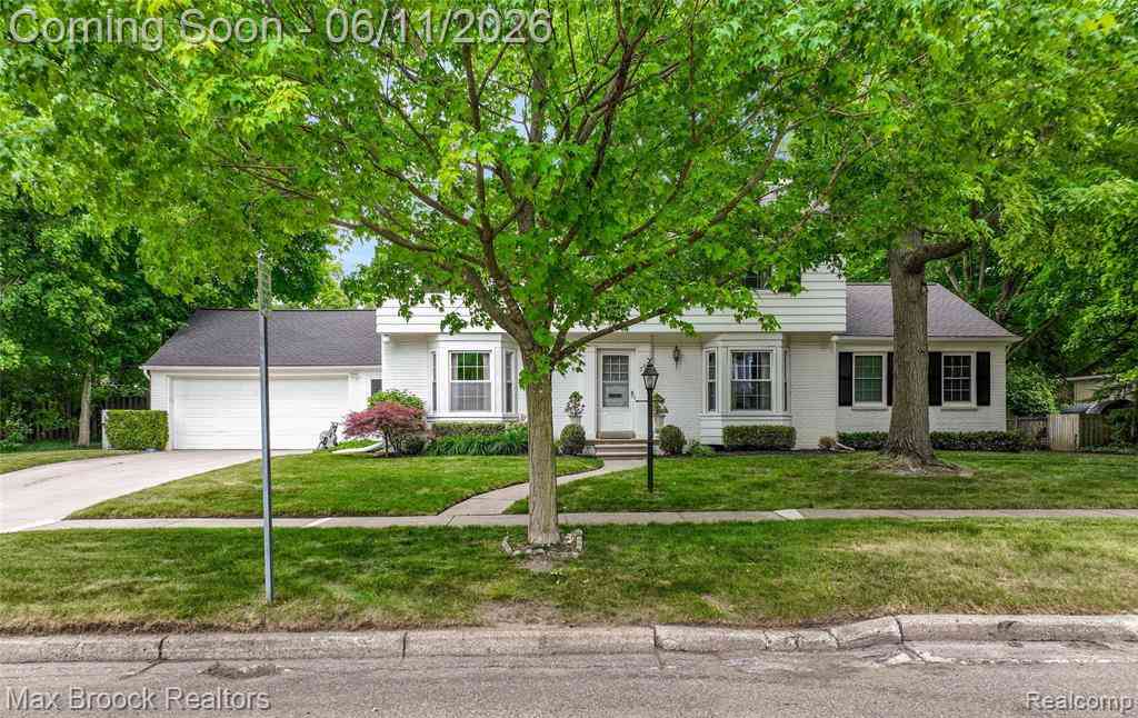 Homes For Sale - 385 Golf View Boulevard <br/> Oakland County, Birmingham, MI 48009