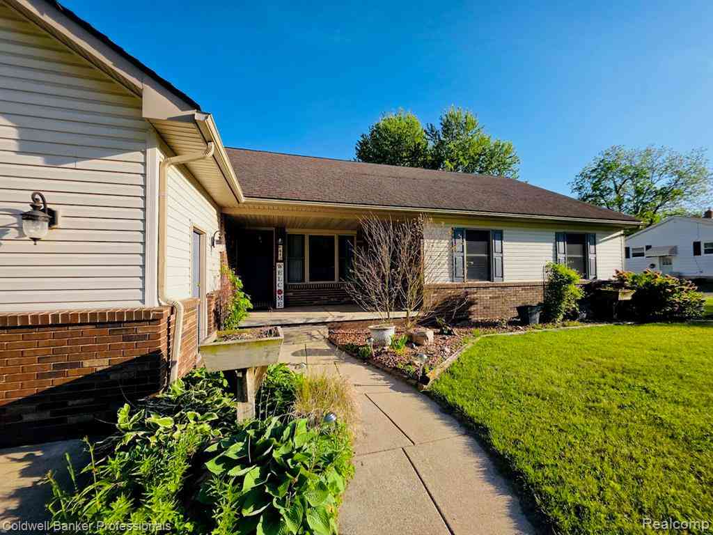 Homes For Sale - 412 Rosette Street <br/> Oakland County, Holly, MI 48442