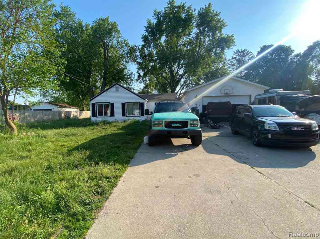 Homes For Sale - 5632 Hughes Road <br/> Lansing, MI 48911
