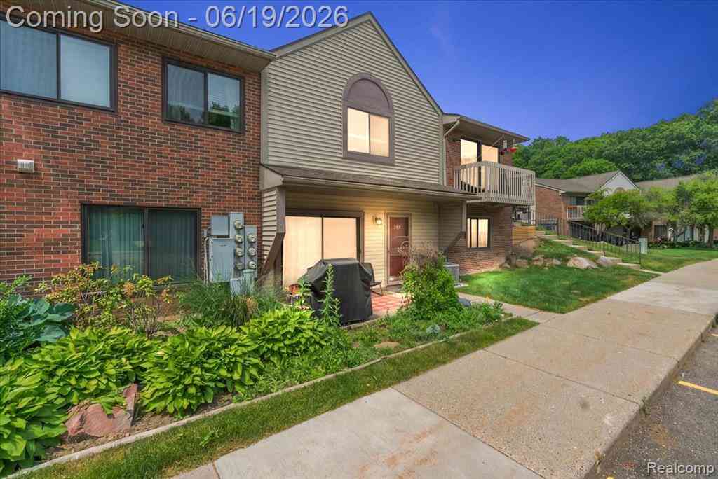 Condo For Sale - 399 Spring Brooke Drive <br/> Brighton, MI 48116