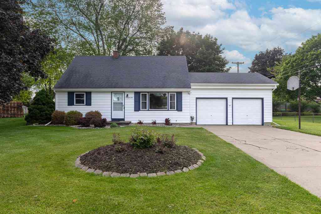 Homes For Sale - 7535 Yorktown Road <br/> Lansing, MI 48917