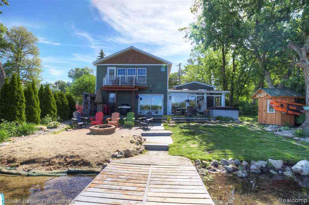 Homes For Sale - 1000 Round Lake Road <br/> Oakland County, White Lake, MI 48386