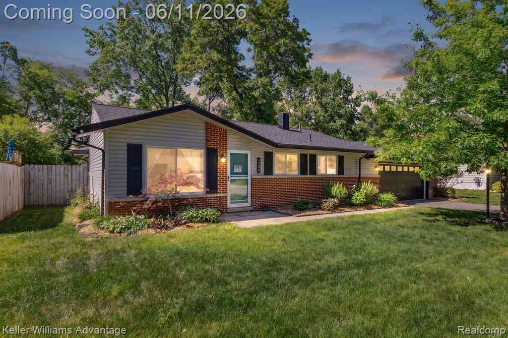 Homes For Sale - 6589 Doyon Drive S S<br/> Oakland County, Waterford, MI 48327