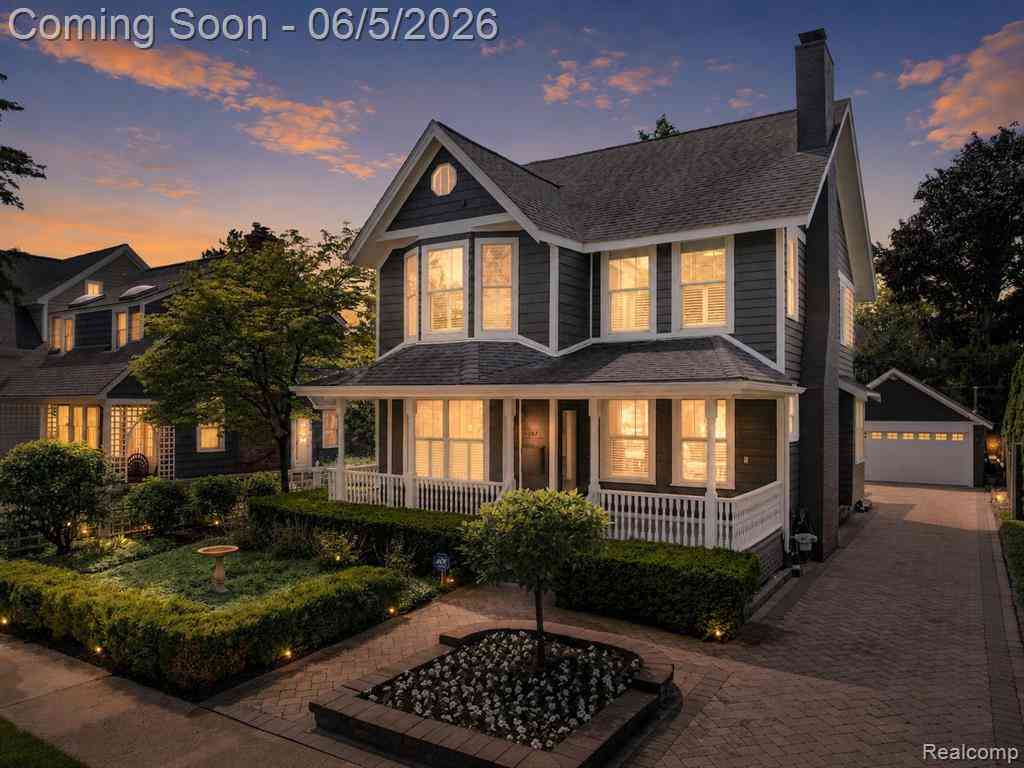 Homes For Sale - 691 W Frank Street <br/> Oakland County, Birmingham, MI 48009