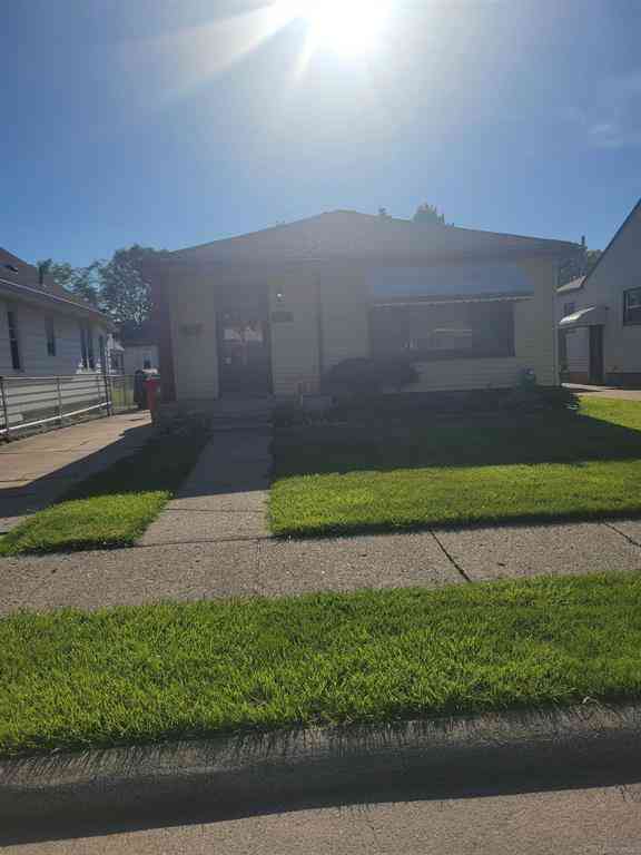 Homes For Sale - 22087 Oakwood Avenue <br/> Eastpointe, MI 48021