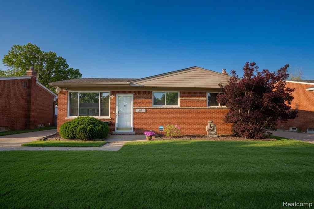 Homes For Sale - 18584 Blue Island Court <br/> Roseville, MI 48066