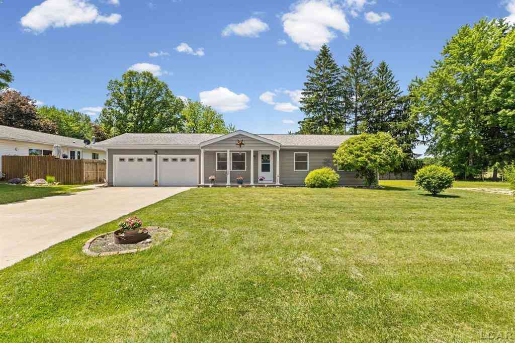 Homes For Sale - 224 Kingsberry Court <br/> Lenawee County, Blissfield, MI 49228